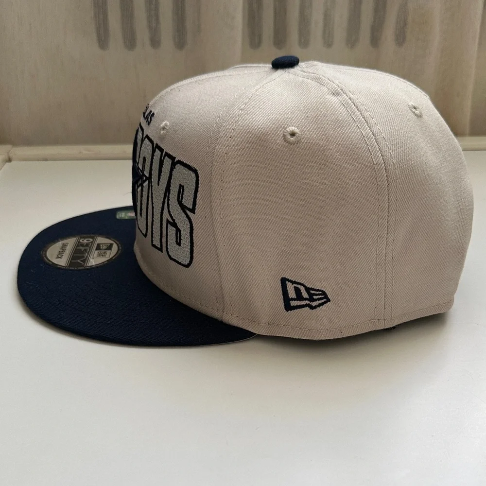 New Era Dallas Cowboys / Beige and Navy Snapback Cap / NFL